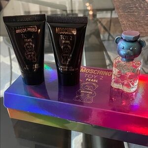 Moschino Toy 2 Pearl Set with Black and Iridescent Packaging